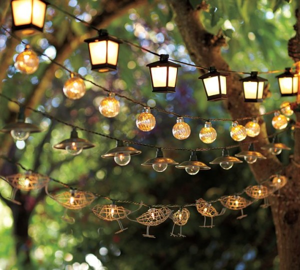 Bật mí cách lựa chọn đèn trang trí cho quán cafe sân vườn